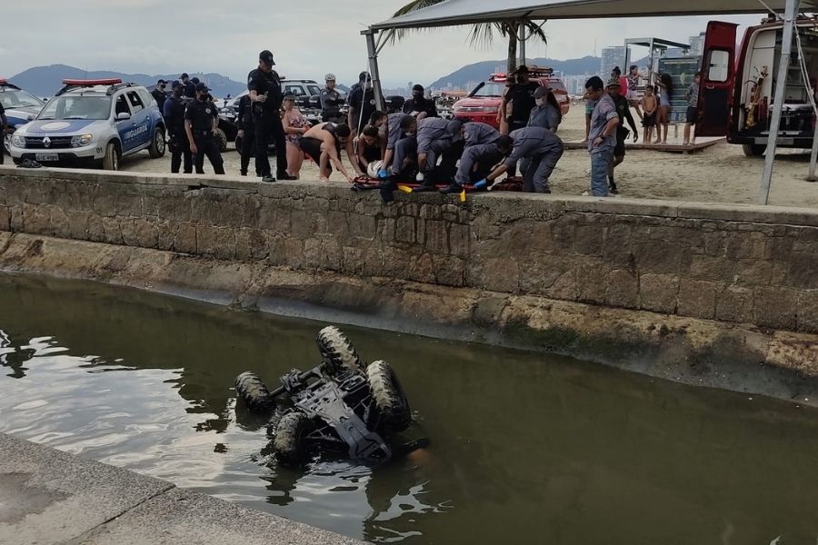 Guarda Municipal Cai Quadriciclo Dentro De Canal Em Santos Santa