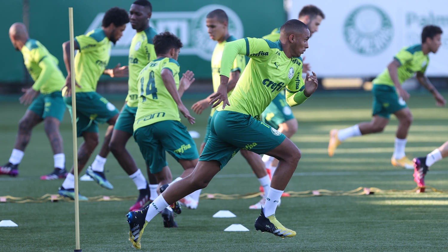 O jogador Michel, da SE Palmeiras, durante treinamento, na Academia de Futebol. (Foto: Cesar Greco)