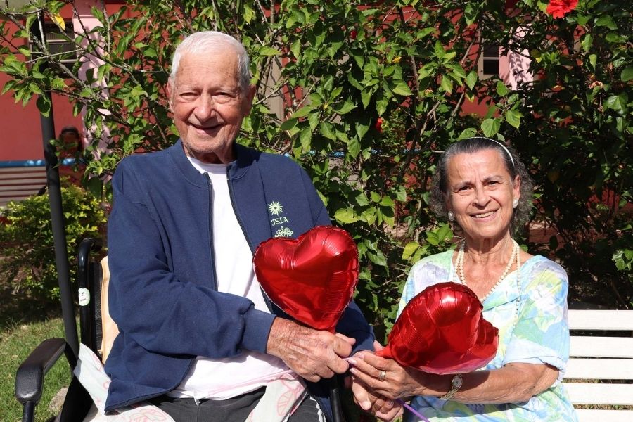 Casal de idosos João e Marilene no Lar Vicentino