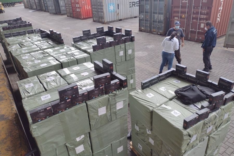 Carga de TV Box apreendida no Porto de Santos