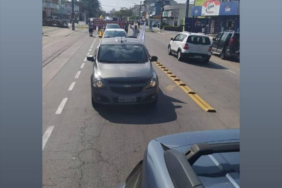 Moradora é multada por buzinar em carreata contra Bolsonaro em Peruíbe