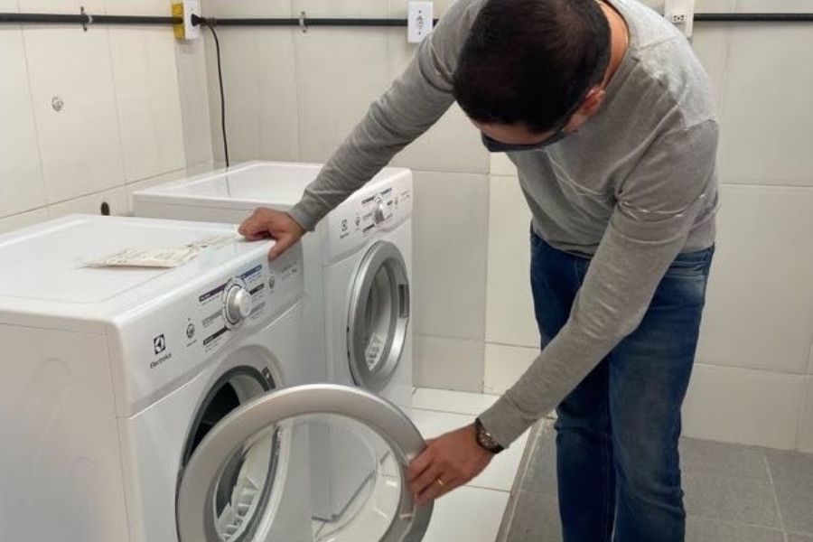 Santos abre lavanderia comunitária para pessoas em situação de rua