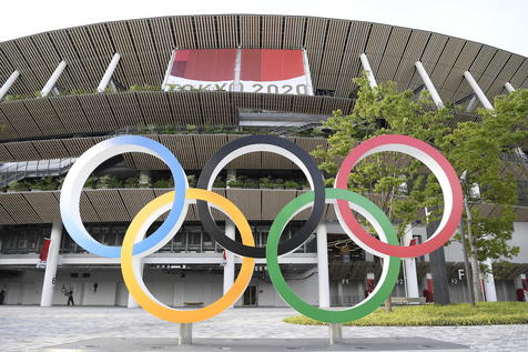 epa09345737 The Olympic Rings are seen in front of the National Stadium, the main stadium of the 2020 Tokyo Olympic Games, in Tokyo, Japan, 15 July 2021. The pandemic-delayed 2020 Summer Olympics are schedule to open on July 23 with spectators banned from most Olympic events due to COVID-19 surge.  EPA/Tamas Kovacs HUNGARY OUT