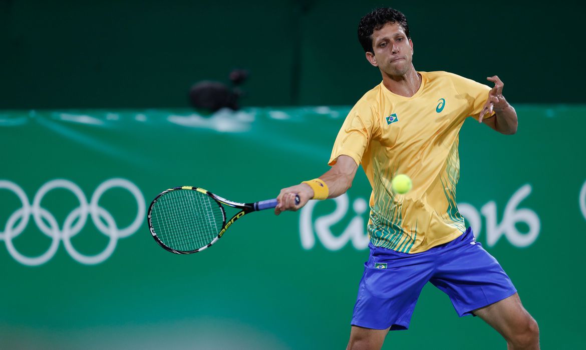 Rio de Janeiro - Os  tenistas brasileiros Marcelo Melo e Bruno Soares vencem os sérvios Novak Djokovic e Nenad Zimonjic, encerrando a participação do líder do ranking mundial na Rio 2016 (Fernando Frazão/Agência Brasil)