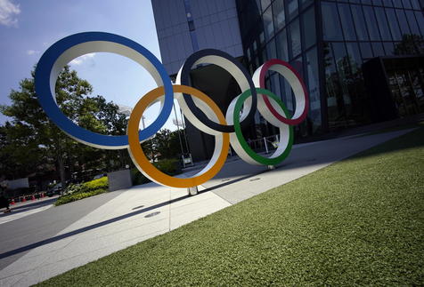 epa09256825 An Olympic Rings monument is displayed near the National Stadium, the main venue of the Tokyo 2020 Olympics and Paralympics, in Tokyo, Japan, 09 June 2021. At a parliament debate with opposition leaders, Japanese Prime Minister Yoshihide Suga declared about the Olympic Games: If we can't protect the lives and safety of the population, it's natural not to do it.  EPA/FRANCK ROBICHON