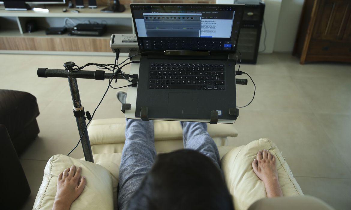 José Afonso Braga,portador de ELA, Esclerose Lateral Amiotrófica, criou um aplicativo prático e intuitivo para ajudar pessoas com a doença degenerativa a se comunicarem.