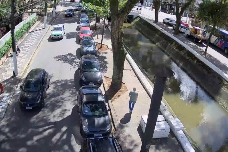 Rua Tolentino Filgueiras, em Santos, recebe câmeras de monitoramento 24 horas