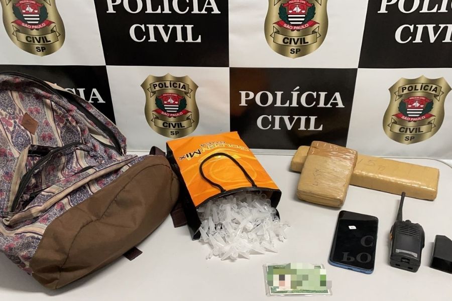 Carro roubado usado para transportar drogas é recuperado em Cubatão