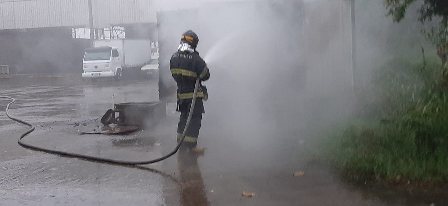 Incêndio contêiner Terminal Pesqueiro em Santos