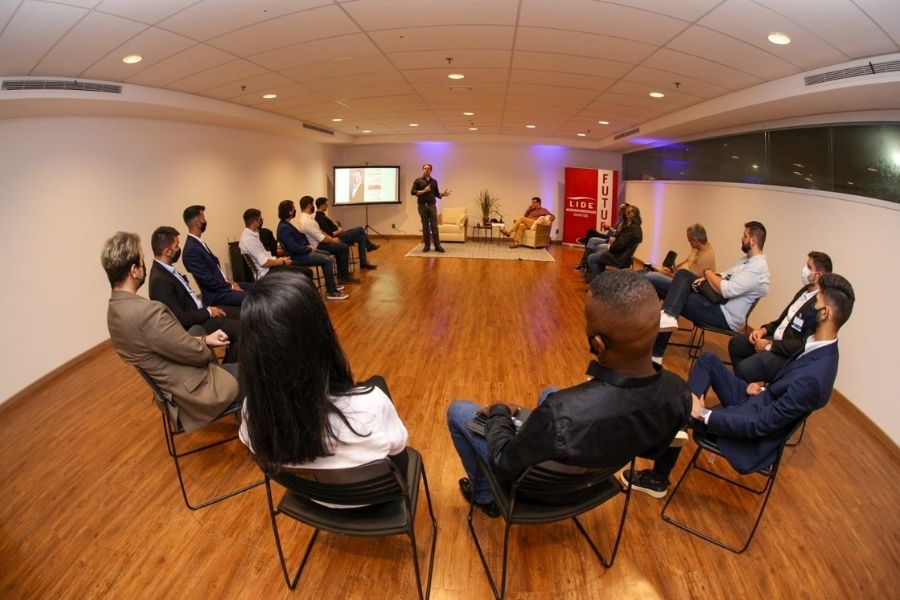 ‘Head’ global do Lide dá palestra sobre novo livro em Santos