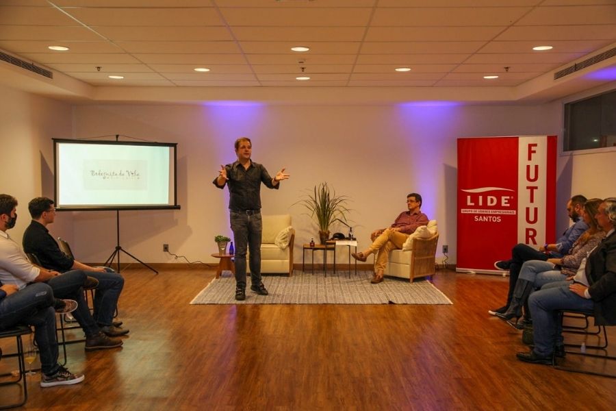 ‘Head’ global do Lide dá palestra sobre novo livro em Santos