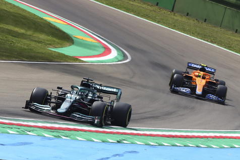 epa09141030 Canadian Formula One driver Lance Stroll (L) of the Aston Martin Cognizant F1 Team and British driver Lando Norris (R) of the McLaren F1 Team in action during the third practice session of the Formula One Grand Prix Emilia Romagna at Imola race track, Italy, 17 April 2021. The Formula One Grand Prix Emilia Romagna will take place on 18 April 2021.  EPA/DAVIDE GENNARI