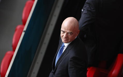 epa09280804 FIFA president Gianni Infantino attends the UEFA EURO 2020 preliminary round group C soccer match between the Netherlands and Austria in Amsterdam, Netherlands, 17 June 2021.  EPA/Koen van Weel / POOL (RESTRICTIONS: For editorial news reporting purposes only. Images must appear as still images and must not emulate match action video footage. Photographs published in online publications shall have an interval of at least 20 seconds between the posting.)