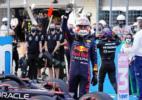 epa09542356 Dutch Formula One driver Max Verstappen of Red Bull Racing waves after the qualification session of the Formula One Grand Prix of the US at the Circuit of The Americas in Austin, Texas, USA, 23 October 2021. The Formula 1 United States Grand Prix 2021 is held on 24 October 2021. Dutch Formula One driver Max Verstappen took pole position in the qualifying session.  EPA/SHAWN THEW