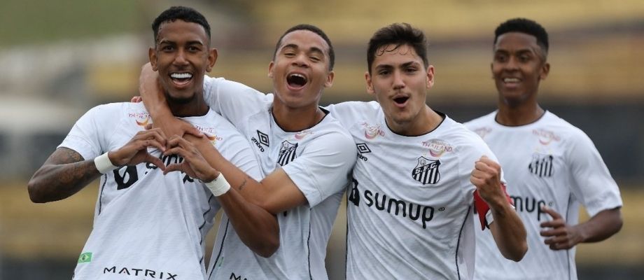 Santos Futebol Clube - Amanhã tem #MeninosDaVila! Pelo #PaulistãoSub20, o  Peixão vai até São Bernardo enfrentar o time da casa. A bola rola às 15h,  com transmissão no  do Paulistão. Vamos!