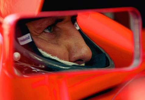 Lo sguardo del pilota di Formula uno Michael Schumacher durante le prove a Monaco il 29 maggio 2003. ANSA /GERO BRELOER