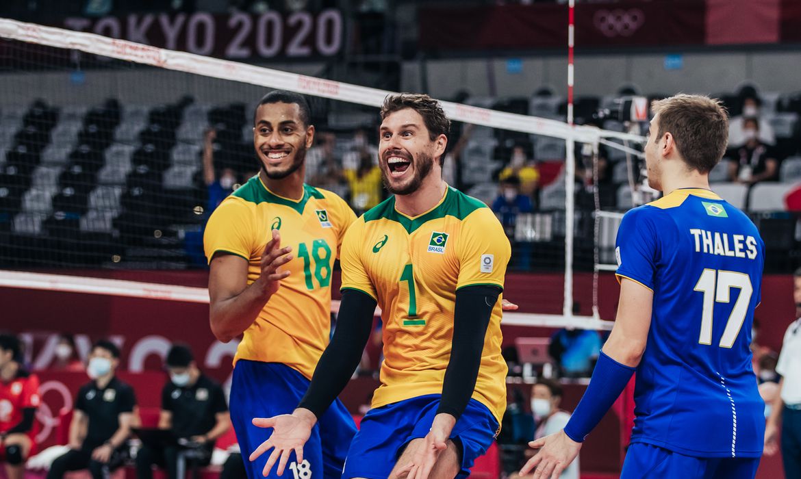 03.08.2021 - Jogos Olímpicos Tóquio 2020 - Vôlei Masculino - Brasil vences os donos da casa  e garante vaga da semifinal. - Ariake Arena, Tóquio. Foto: Miriam Jeske/COB