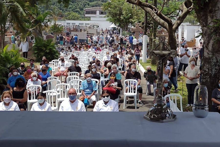 Cemitério em Santos Finados