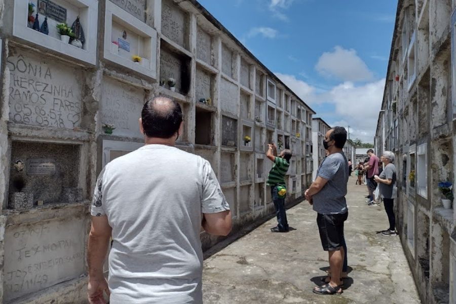 Cemitério em Santos Finados