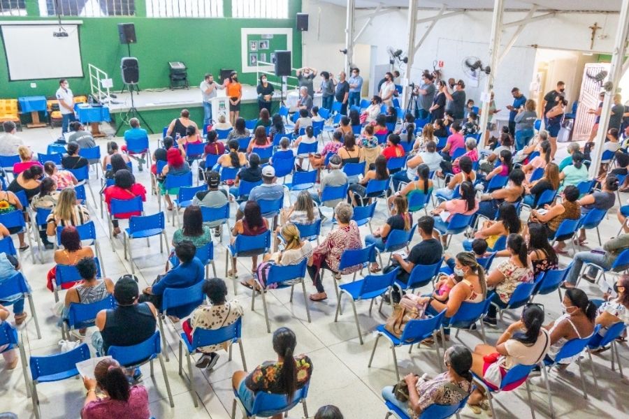 moradores do conjunto habitacional Caminho das Árvores em Bertioga