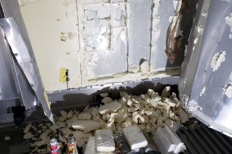 Seis homens são presos por tráfico com 13 tijolos de cocaína em Santos