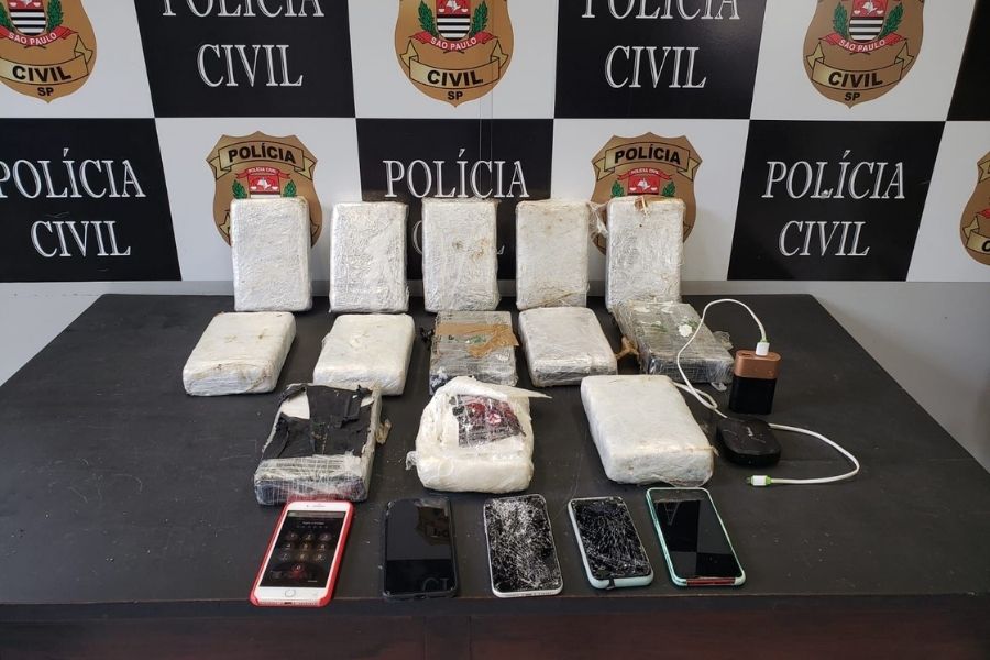 Seis homens são presos por tráfico com 13 tijolos de cocaína em Santos