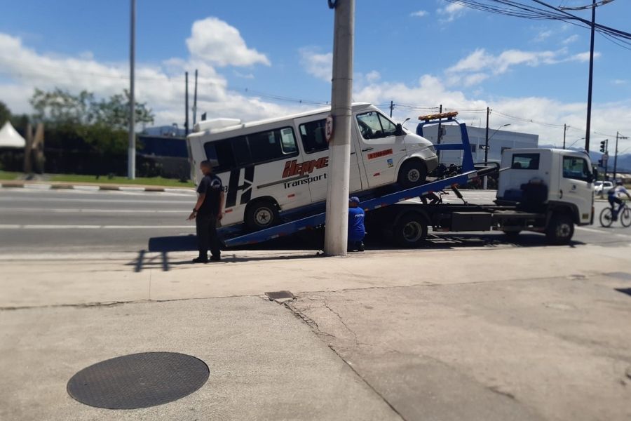 Santos impede a entrada de 51 veículos de turismo sem autorização na cidade
