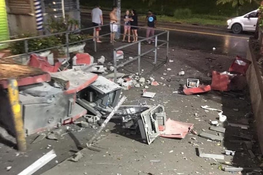 Caixas eletrônicos são explodidos em supermercado de Mongaguá; vídeo