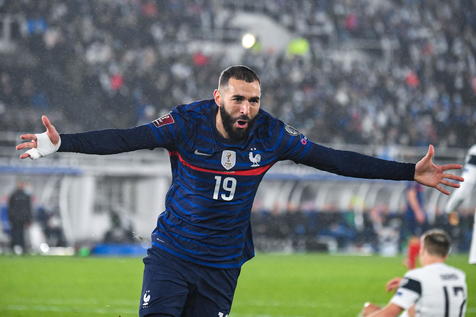 epa09586132 Karim Benzema of France celebrates after a goal during the FIFA World Cup 2022 Qualifiers soccer match between Finland and France in Helsinki, Finland, 16 November 2021.  EPA/KIMMO BRANDT