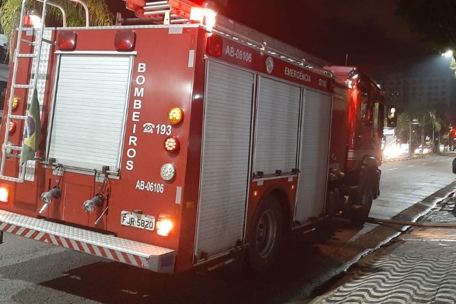 Incêndio casa abandonada em Santos