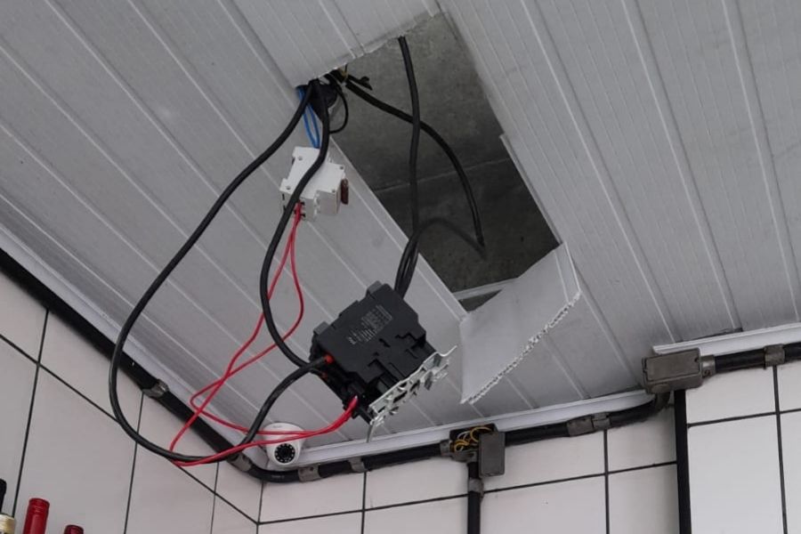 Dono de restaurante é preso por contrabando e furto de energia em São Vicente