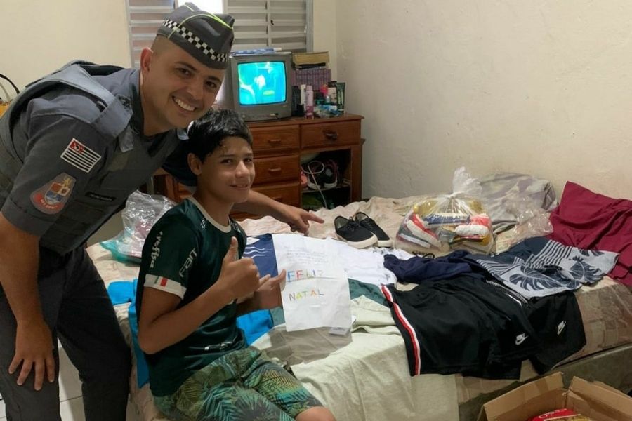 Policiais atendem pedido de Natal de garoto de 12 anos em Praia Grande