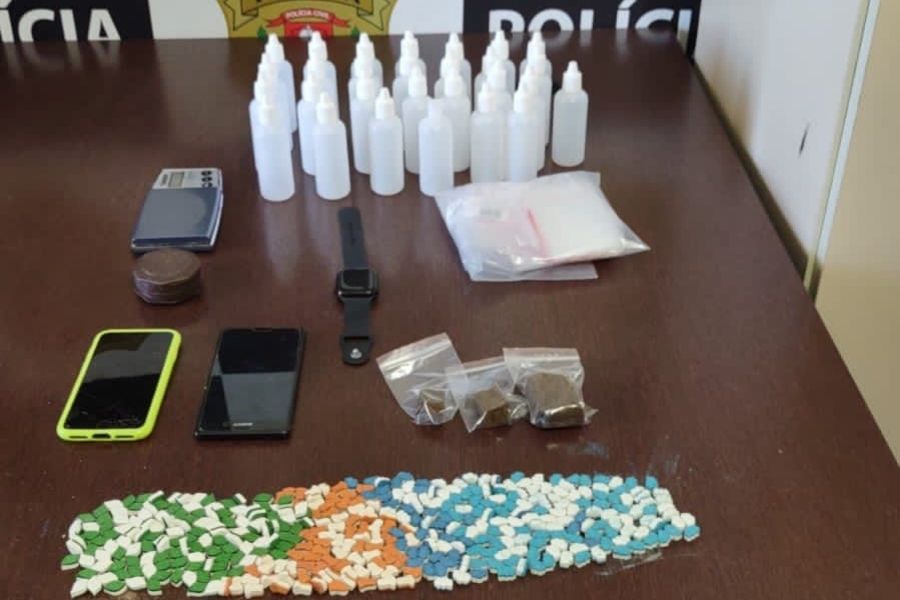 Responsáveis por depósito e delivery de drogas por aplicativo são presos em Santos