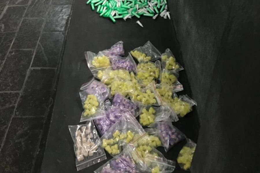 Operação da PM apreende mais de 10kg de drogas em comunidade de Guarujá