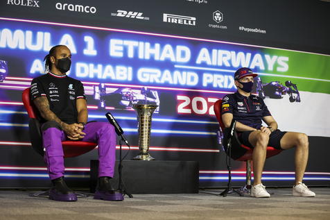 epa09631616 British driver Lewis Hamilton (L) of Mercedes AMG and and Dutch driver Max Verstappen of Red Bull Racing attend a press conference ahead of the Abu Dhabi Formula One Grand Prix 2021 at Yas Marina Circuit in Abu Dhabi, United Arab Emirates, 09 December 2021. The Formula One Grand Prix of Abu Dhabi will take place on 12 December 2021.  EPA/Antonin Vincent / POOL 00121045