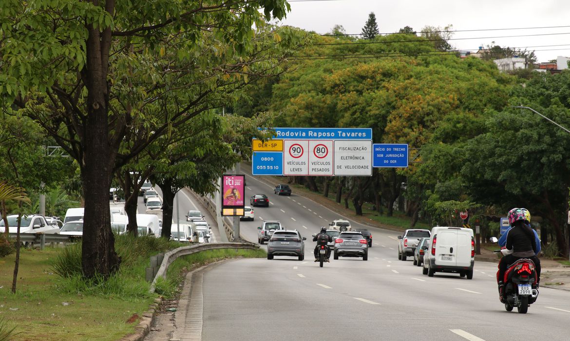 São Paulo - Início da Rodovia Raposo Tavares.