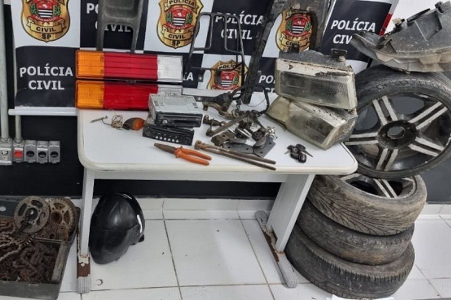 Dupla é flagrada pela polícia com motocicleta furtada em Peruíbe