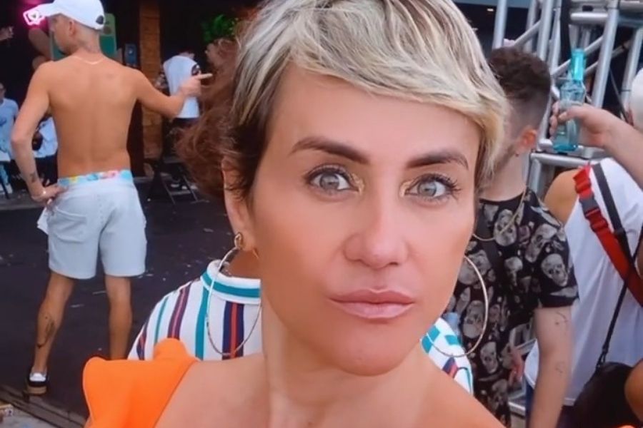 Mulher trans acusa bar de transfobia em Santos após atendente cobrar valor de entrada para homens