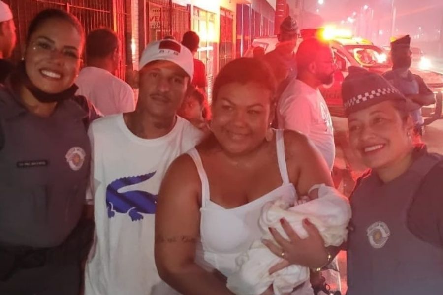 Bebê nasce em viatura da PM nas primeiras horas de 2022 em Praia Grande