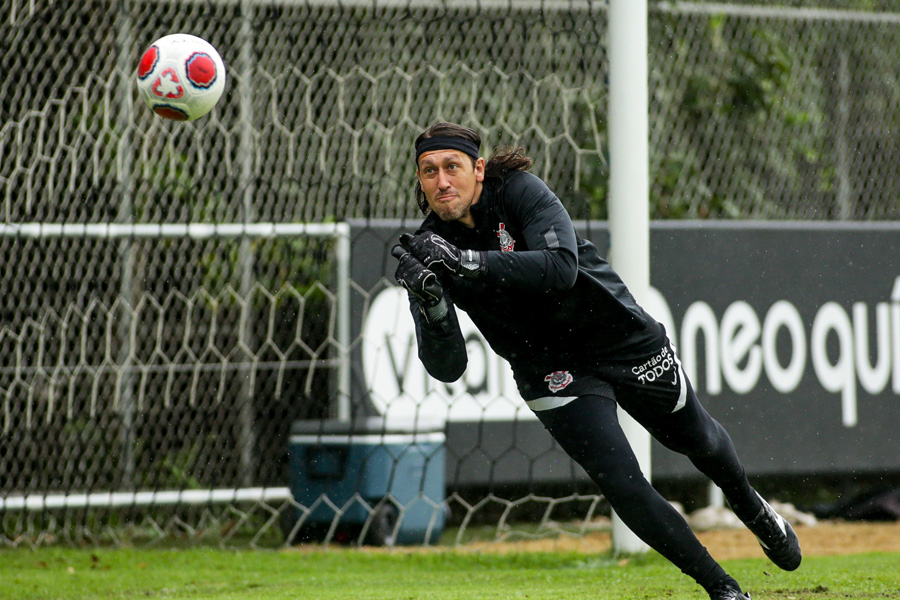 Cássio pede para sair, e Corinthians oferece aumento salarial e 2 anos de contrato para tentar segurá-lo