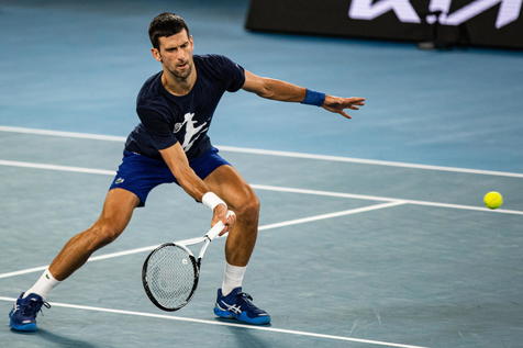 epa09683972 Novak Djokovic of Serbia in action during a practice session ahead of the Australian Open at Melbourne Park in Melbourne, Australia, 14 January 14 2022.  EPA/DIEGO FEDELE  AUSTRALIA AND NEW ZEALAND OUT