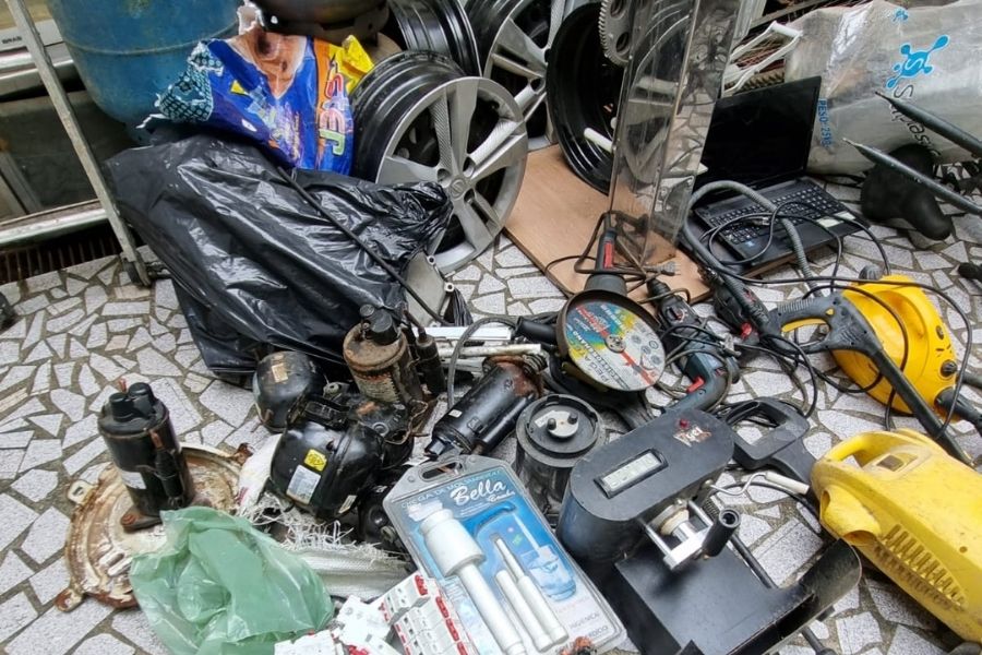 Bar que funcionava como ferro-velho é alvo de operação em Santos