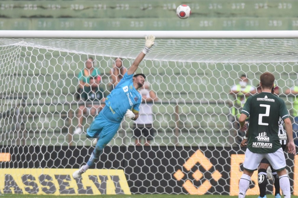 João Paulo está entre os goleiros com mais defesas no Brasileirão –  Santistas