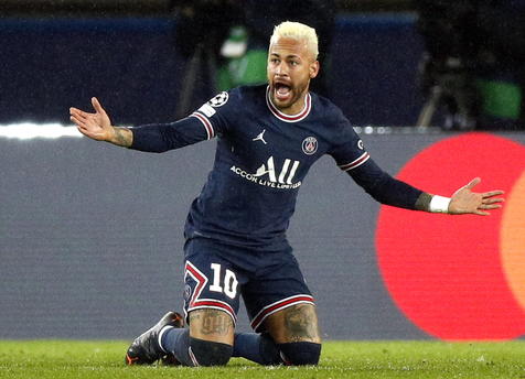 epa09760415 Neymar of PSG reacts during the UEFA Champions League round of 16, first leg soccer match between Paris Saint-Germain (PSG) and Real Madrid in Paris, France, 15 February 2022.  EPA/Yoan Valat