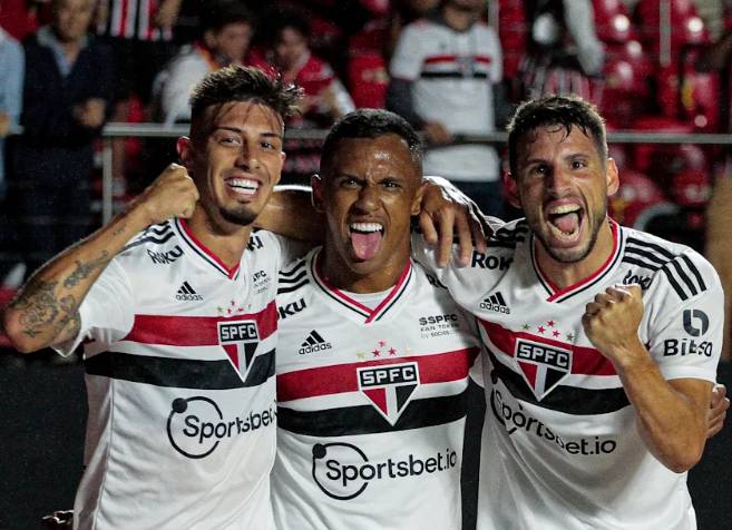 São Paulo vence São Bernardo de virada e avança à semifinal do Campeonato  Paulista