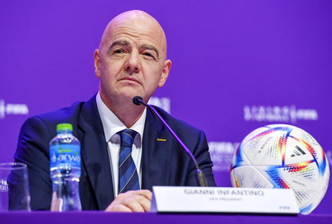 epa09861881 FIFA president Gianni Infantino during the closing press conference of the 72nd FIFA Congress in Doha, Qatar, 31 March 2022.  EPA/NOUSHAD THEKKAYIL