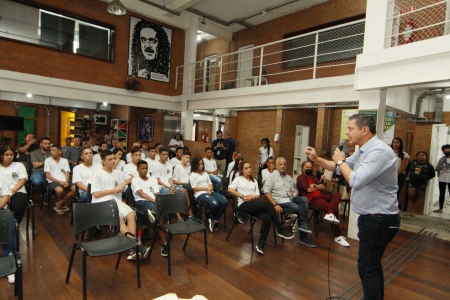 Projeto capacitará jovens de comunidades santistas a diminuir lixo no mar