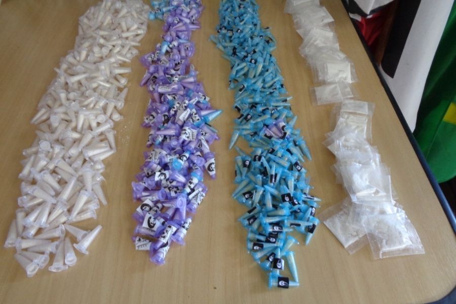 Polícia encontra drogas em dois imóveis e casal é preso por tráfico