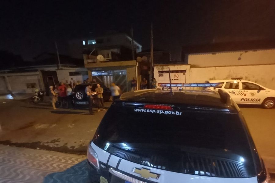 Corpo de homem é encontrado com marcas de facadas dentro de casa em Praia Grande