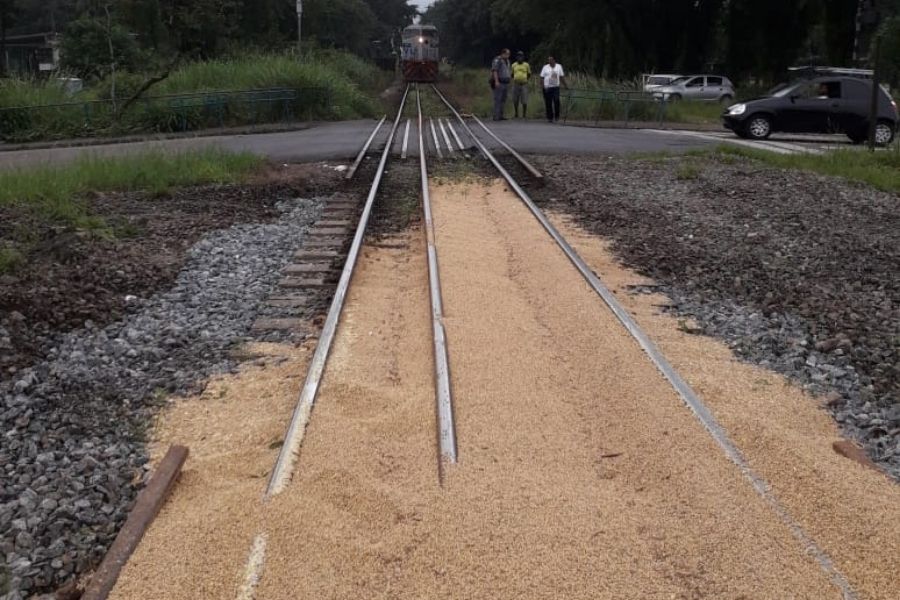 Roubo de carga de soja em Cubatão gera congestionamento em avenidas